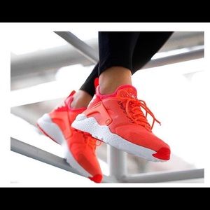 NIKE HUARACHE ULTA