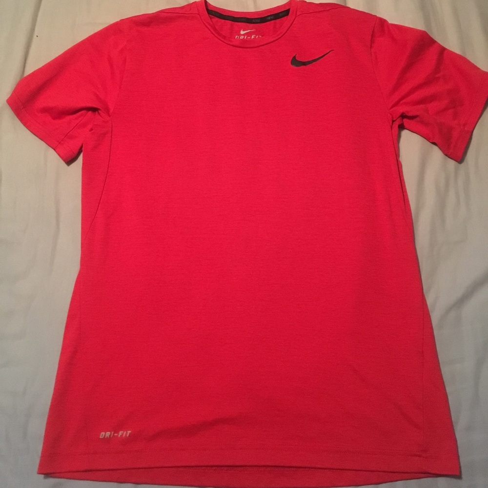 Nike t shirt size medium
