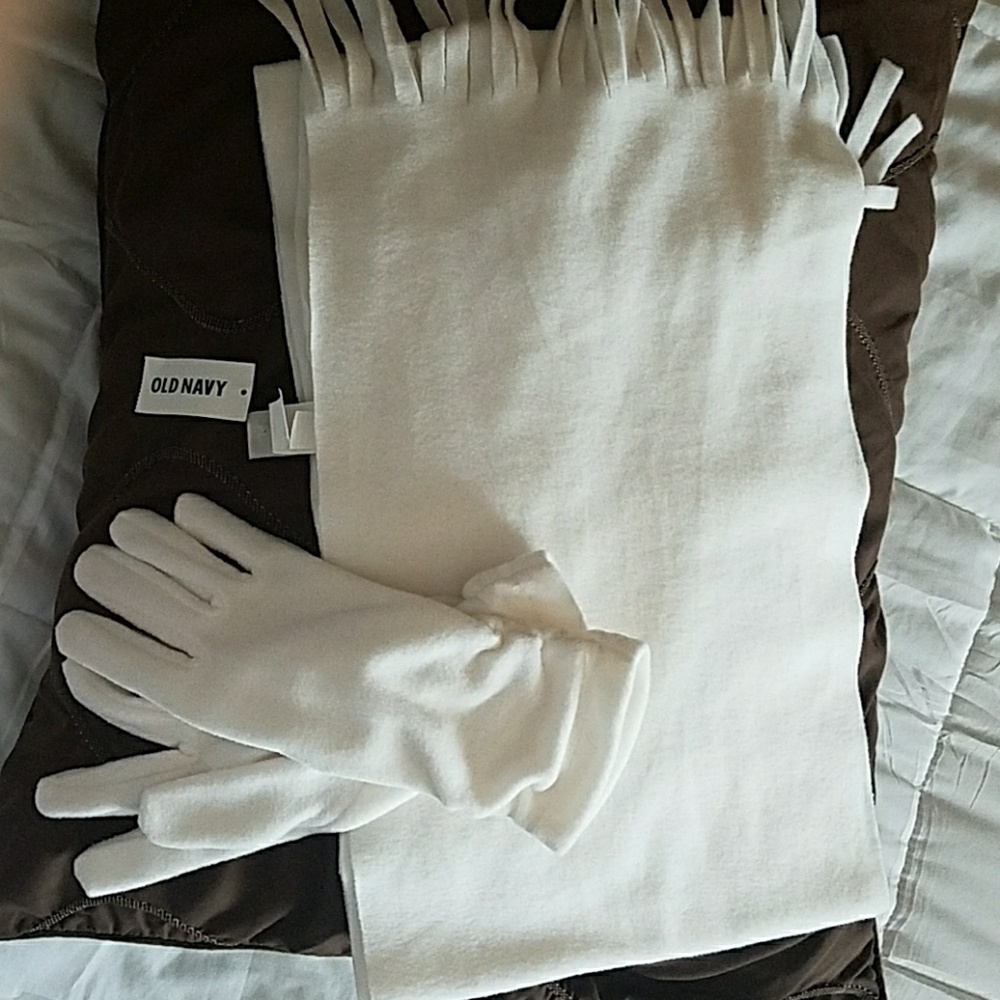 Scarf and gloves