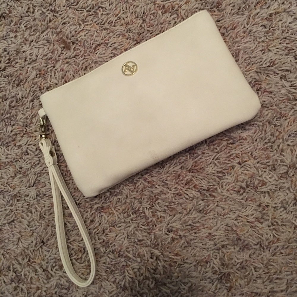 Adrienne Vittadini charging wallet