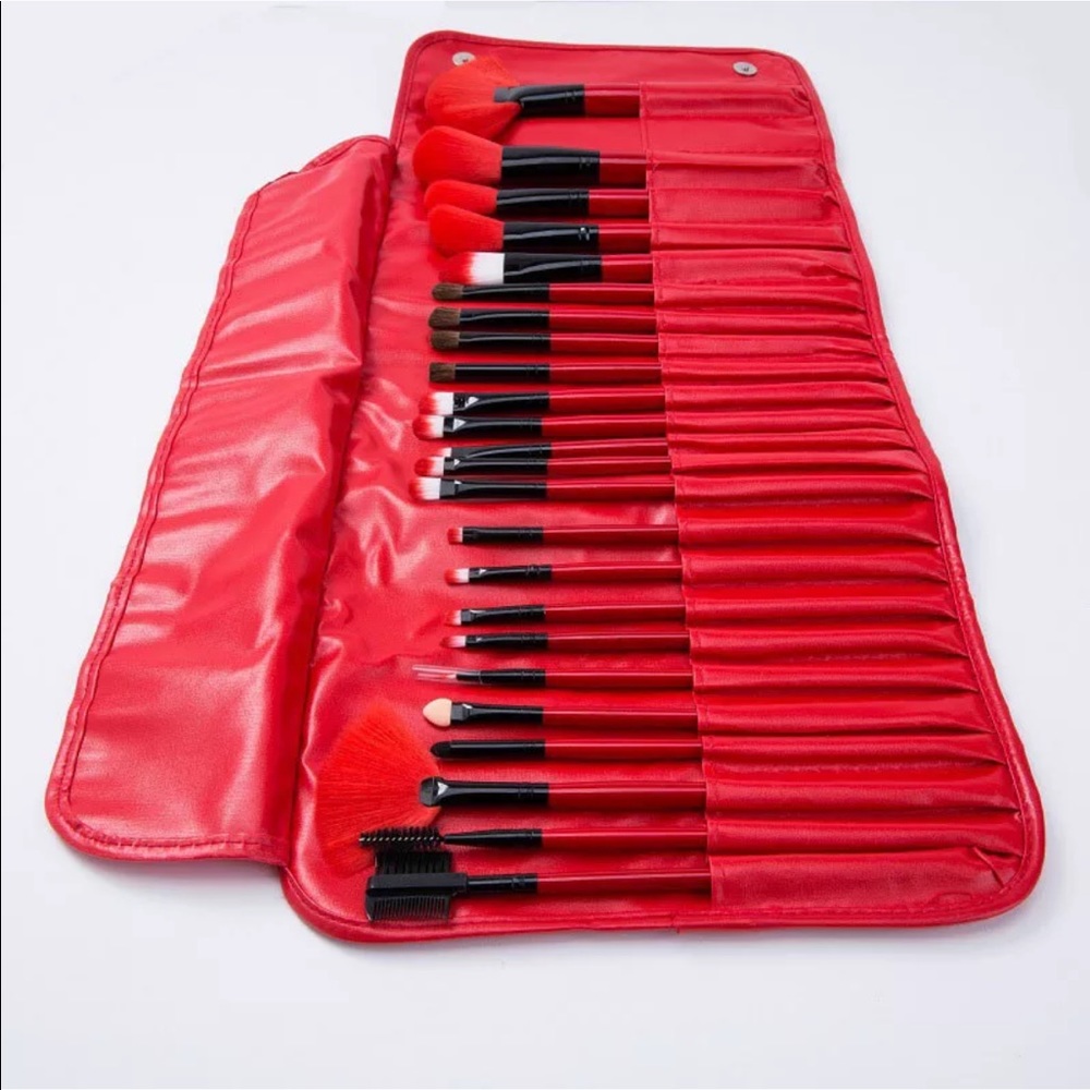🌹🌹New 24pcs Makeup Brushes And Case