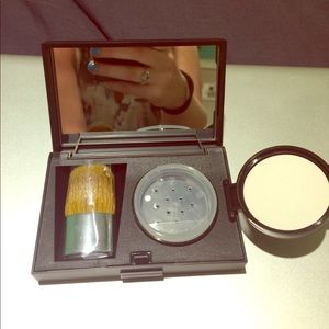 Bare Minerals travel compact