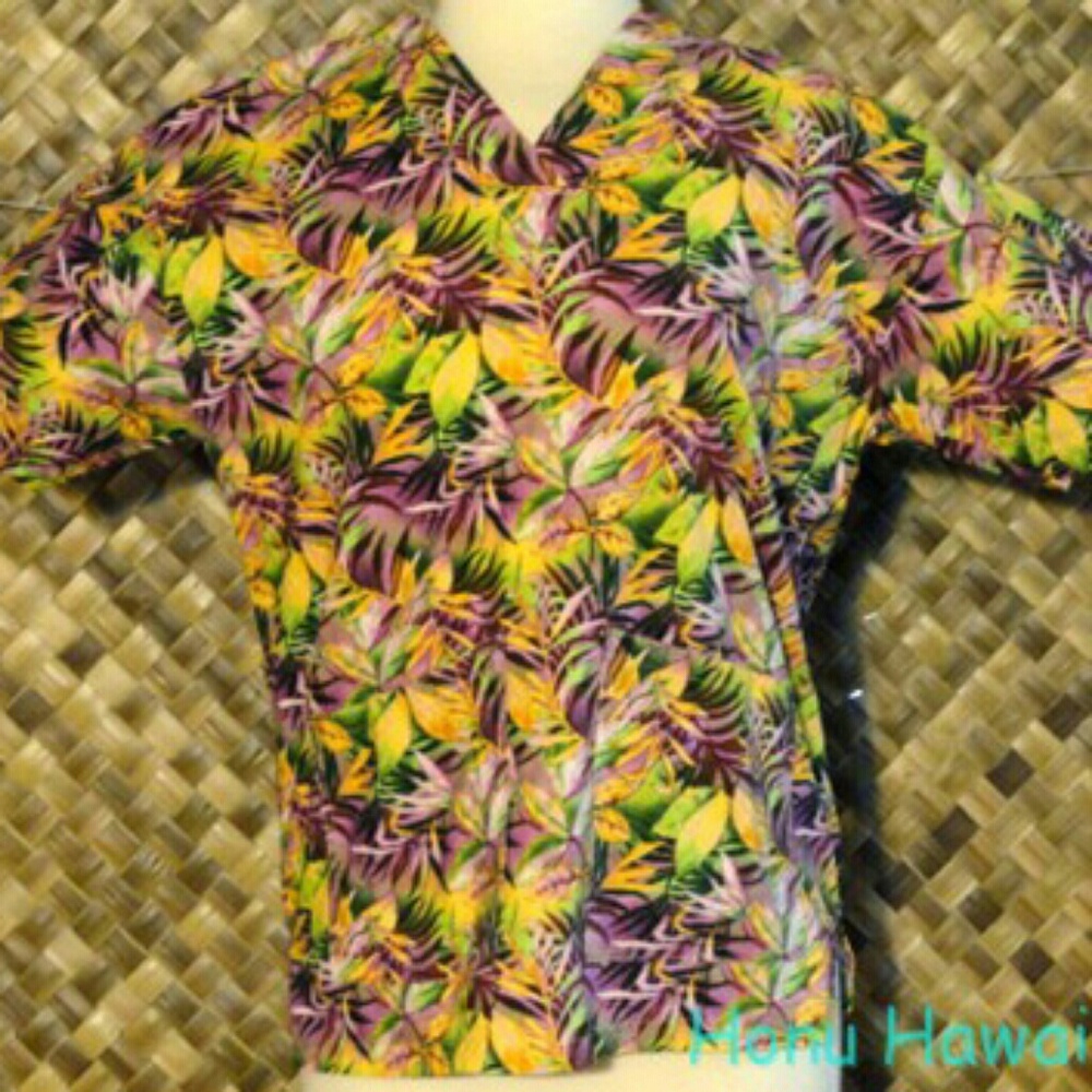 TREND Womens HAWAIIAN Scrubs Top. XS
