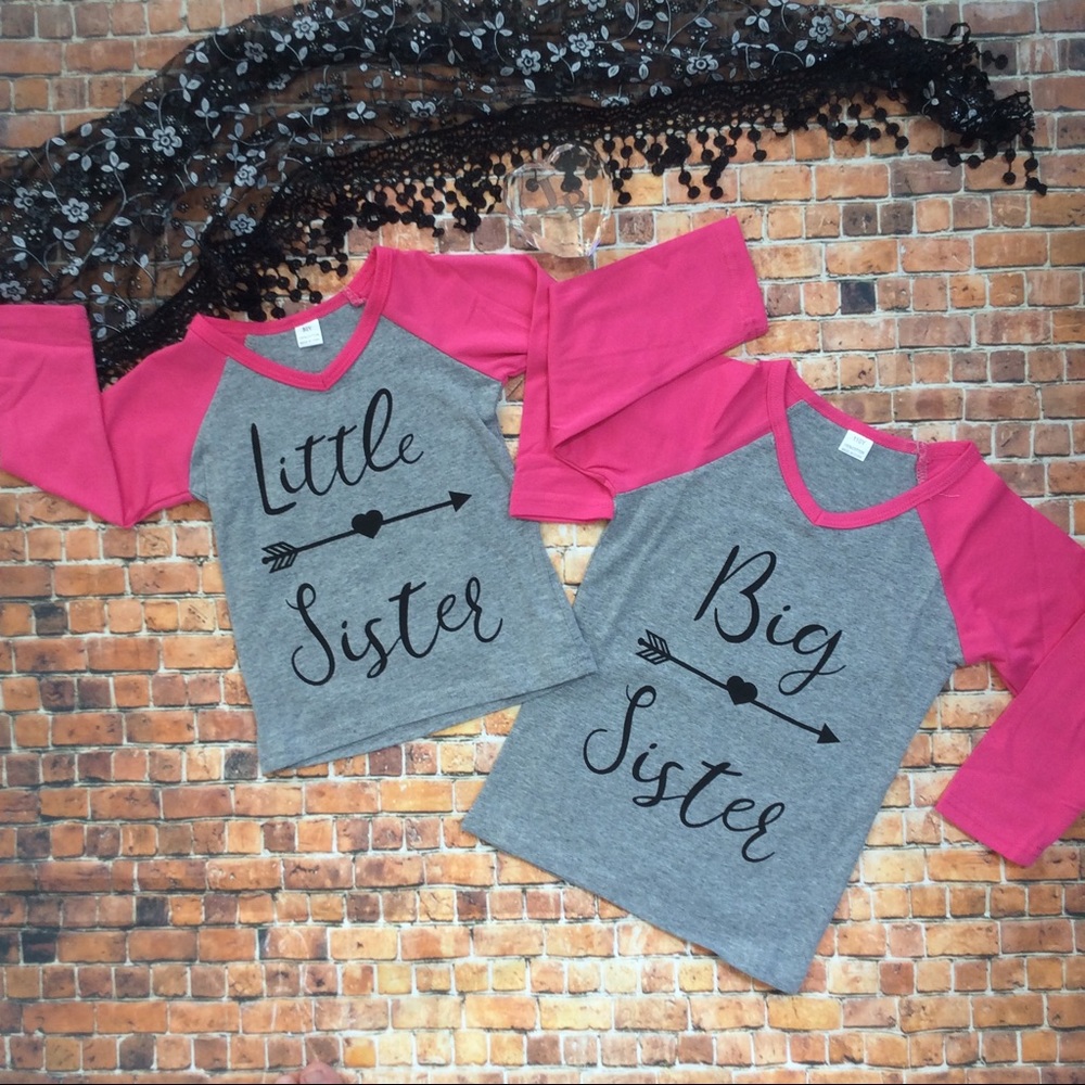 BIG & LITTLE SISTER V-neck Tshirts