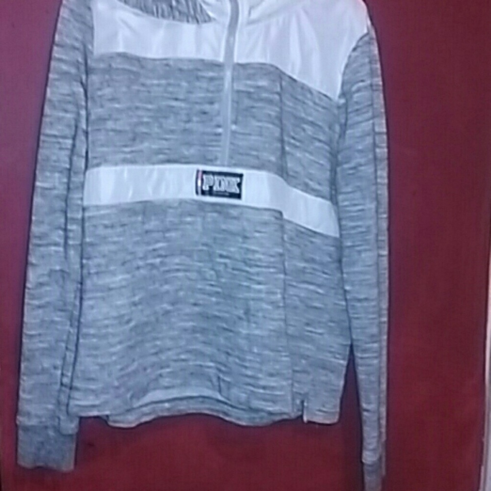 Im selling a Victoria secret (PINK) pull over