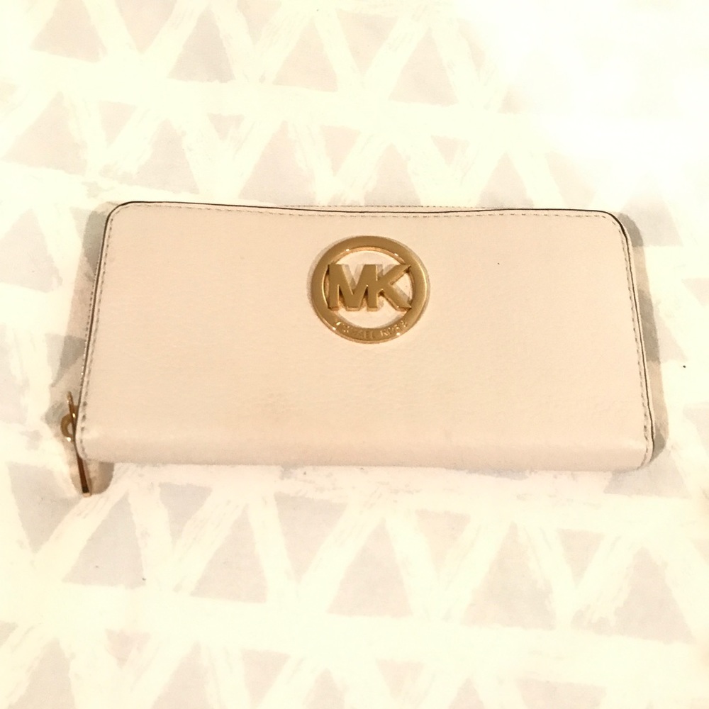 Michael Kors ivory wallet NWOT