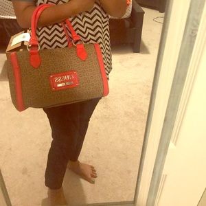 Guess tote for sale !!!