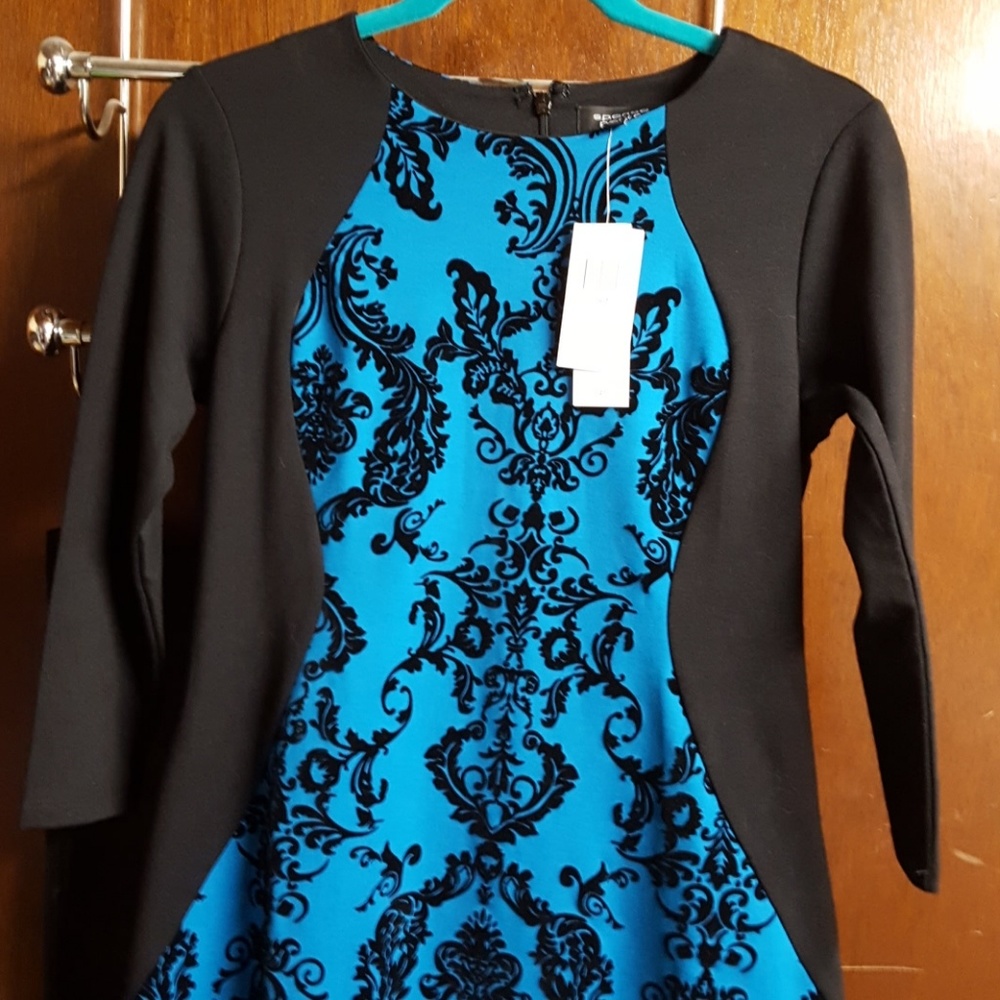 Dress - Picture 3 of 4