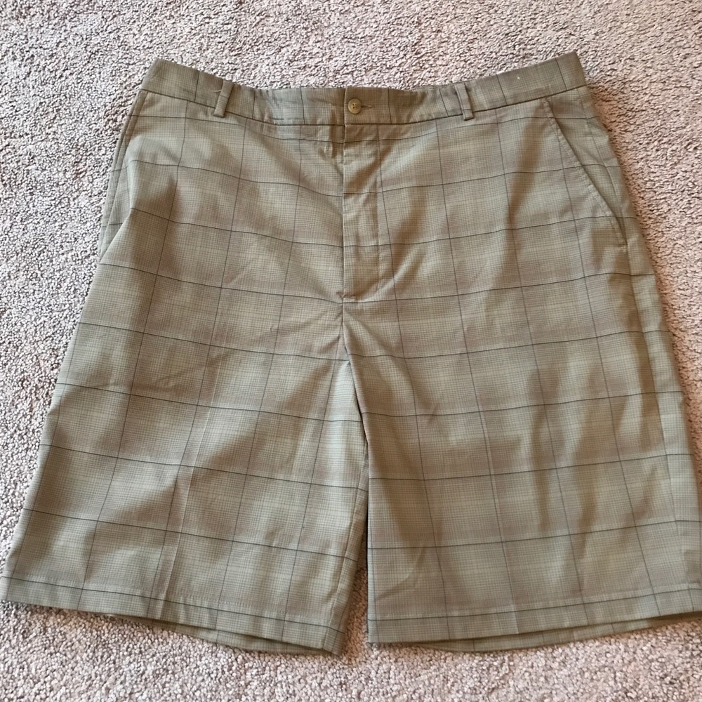 Men's golf shorts