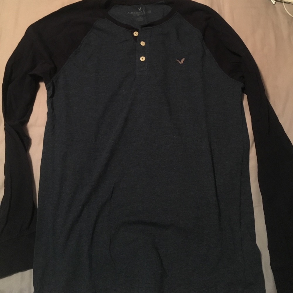 American Eagle long sleeve button T shirt Large