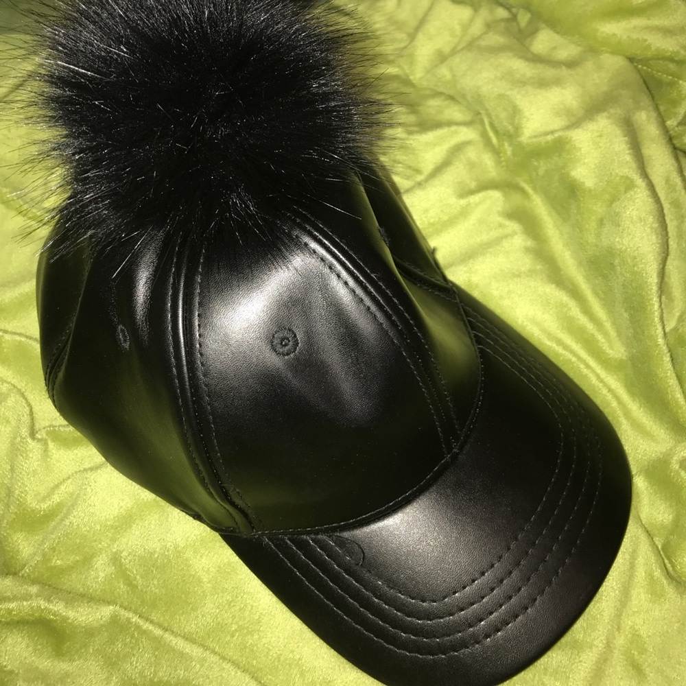 Black Pom Pom hat