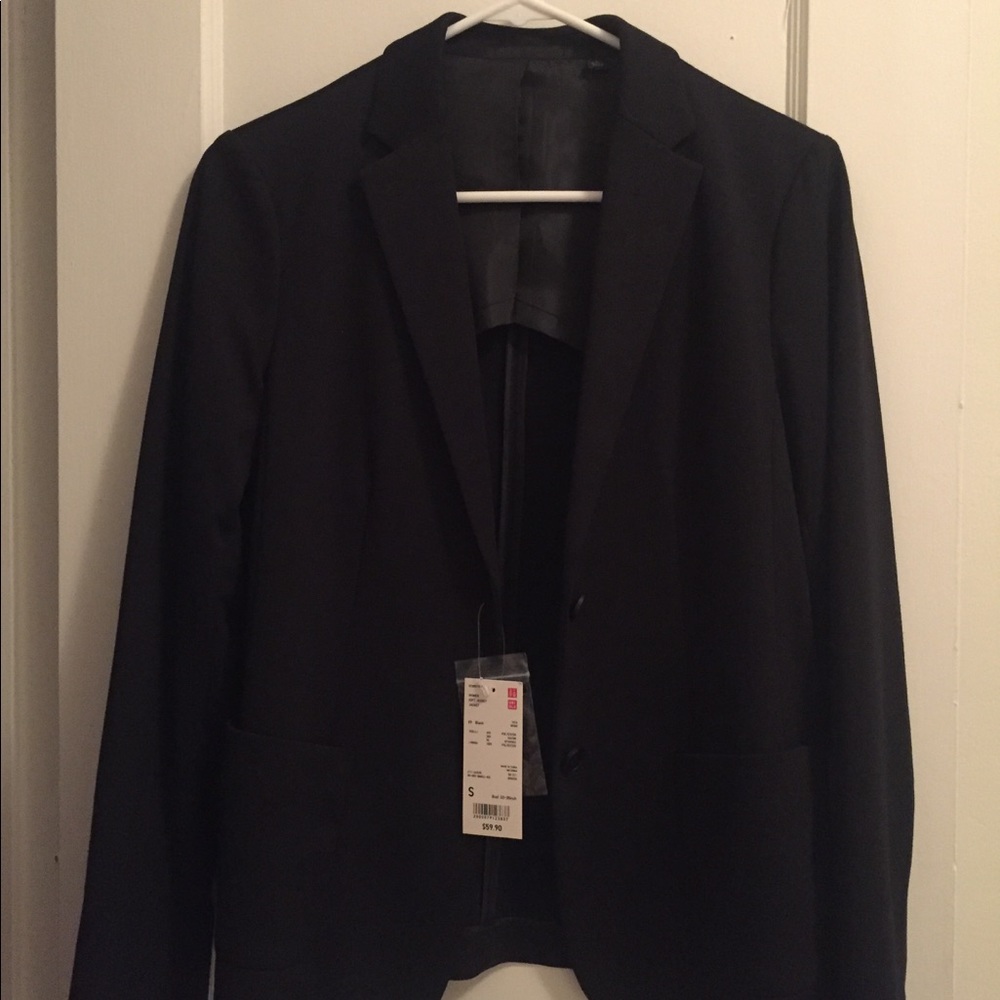 Never worn black Uniqlo blazer