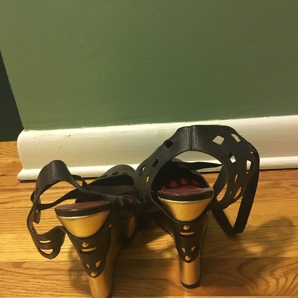 Colin Stuart Chocolate Brown/Gold wedges - Picture 3 of 5