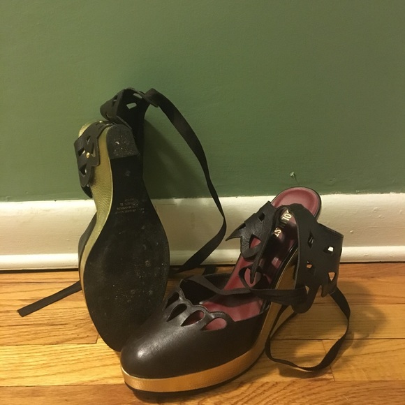 Colin Stuart Chocolate Brown/Gold wedges - Picture 5 of 5