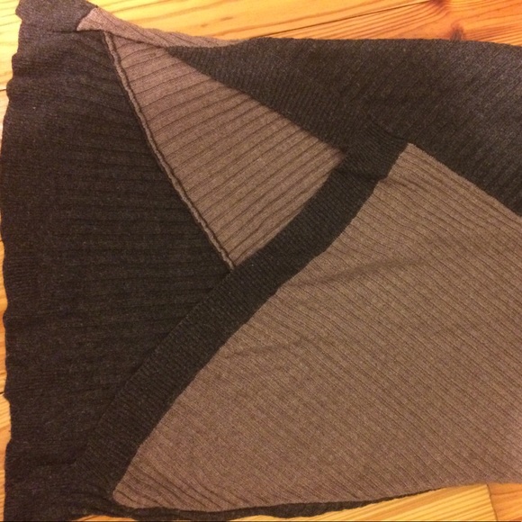 The comfiest sweater from Philanthropy boutique! - Picture 3 of 5