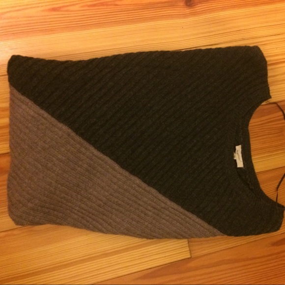 The comfiest sweater from Philanthropy boutique! - Picture 4 of 5