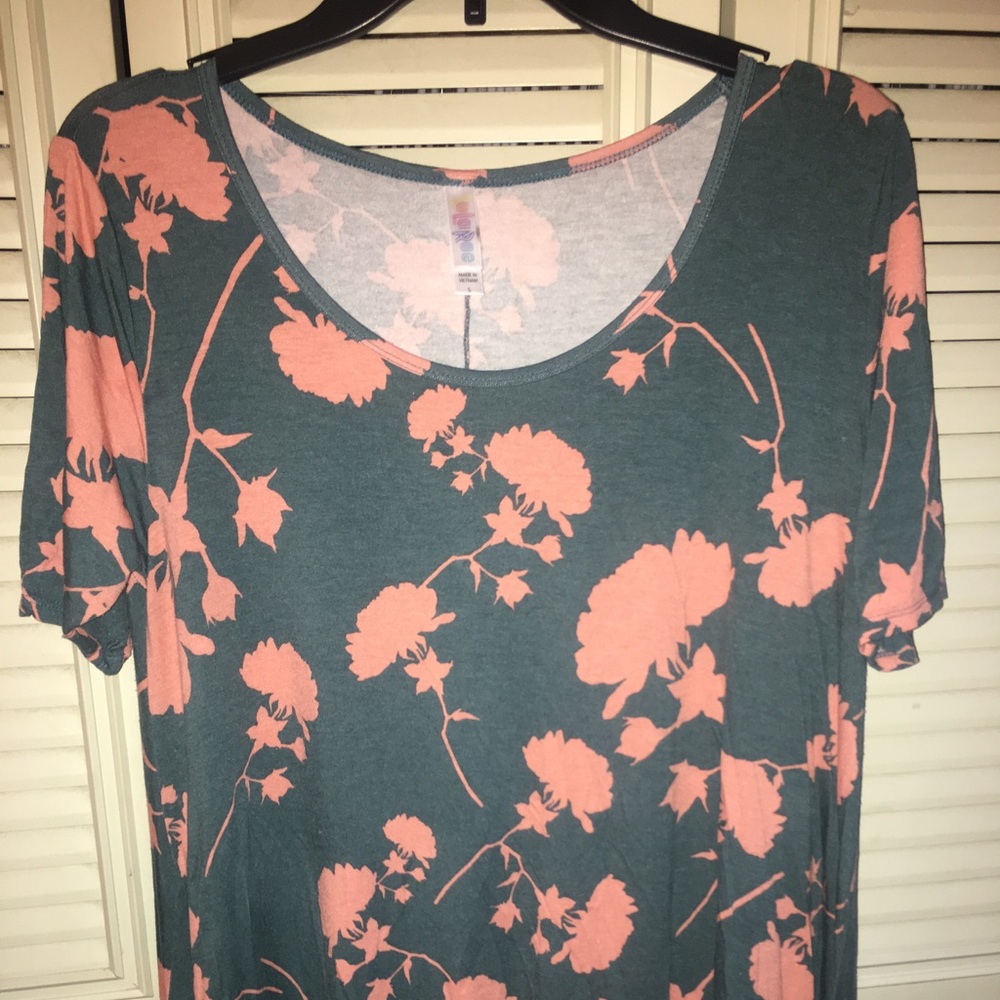 Lularoe Perfect Tee Small