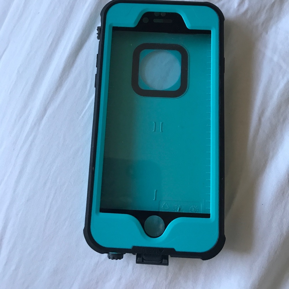 Never used!!! Impact strong waterproof phone case