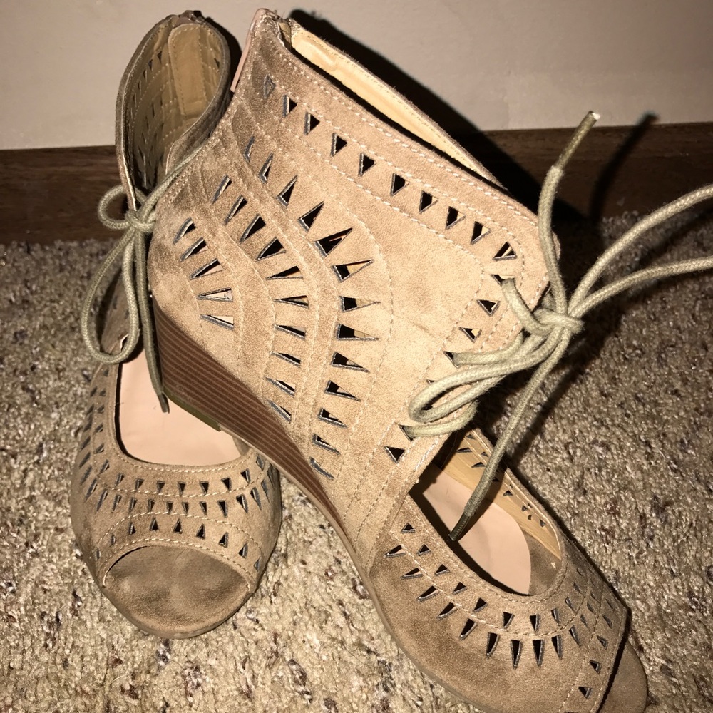 Cute Detailed Bootie Lace-Up Wedge Sandals