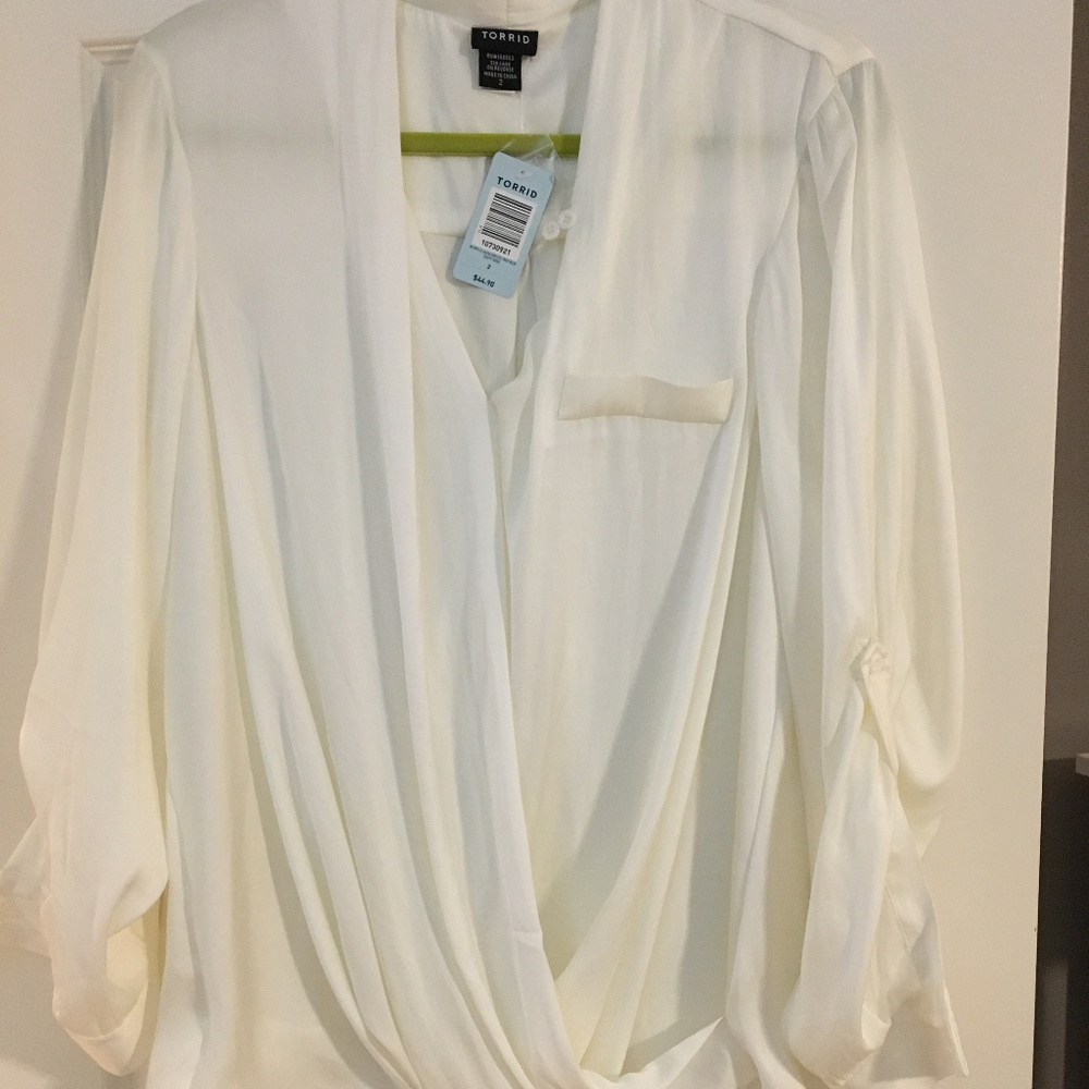Torrid dressy white blouse Sz 2