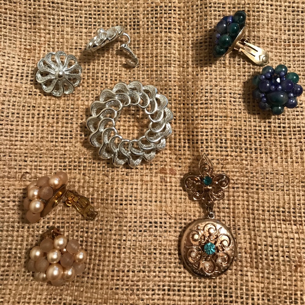 Bundle of Vintage Jewelry