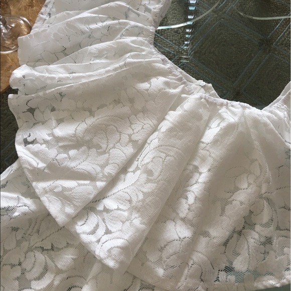 ✨LAST ONE!!!✨HP✨White Off Shoulder Lace Bodysuit✨ - Picture 5 of 7