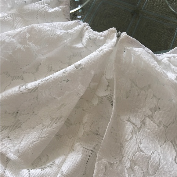 ✨LAST ONE!!!✨HP✨White Off Shoulder Lace Bodysuit✨ - Picture 7 of 7