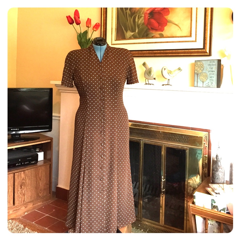 Vintage style Beautiful Brown polka dot dress.