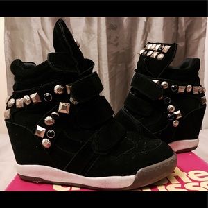 CHARLOTTE RUSSE VELCRO SNEAKER WEDGES