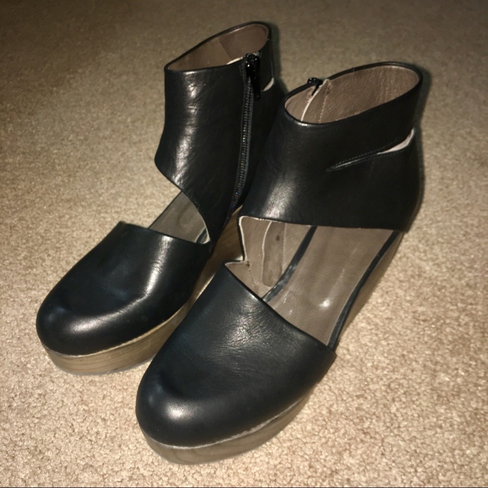 Funky black pump wedges (size 38)