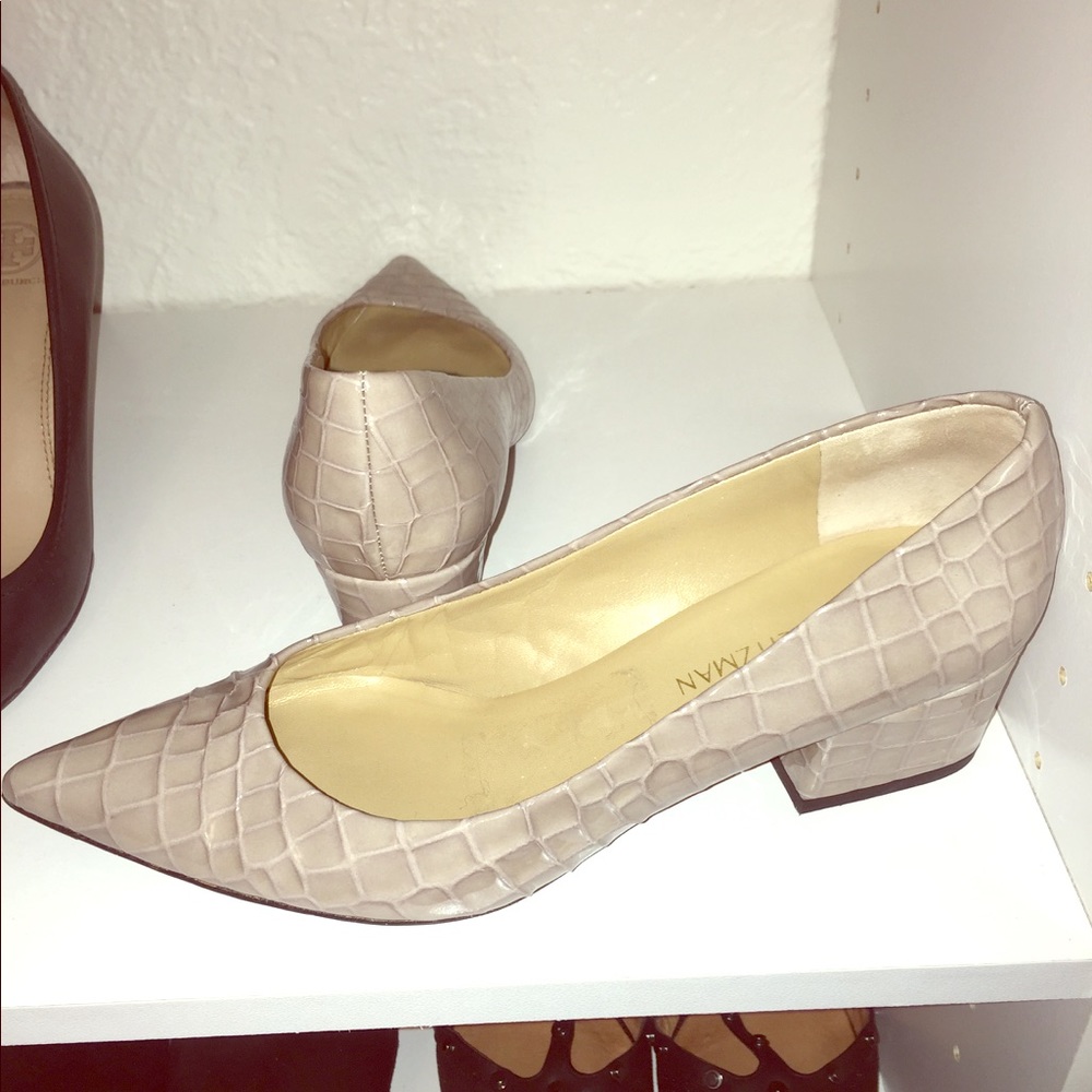 Stuart Weitzman patent leather gray/nude pump