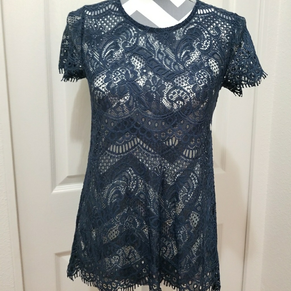 NWT* Stuning Lace Tee with Scalloped Hem*