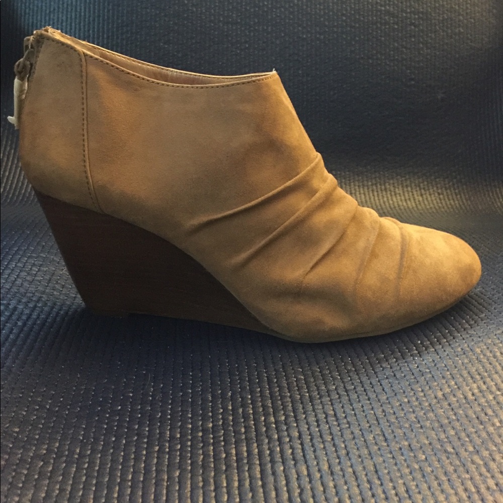 *BRAND NEW* BCBG Wedge Booties