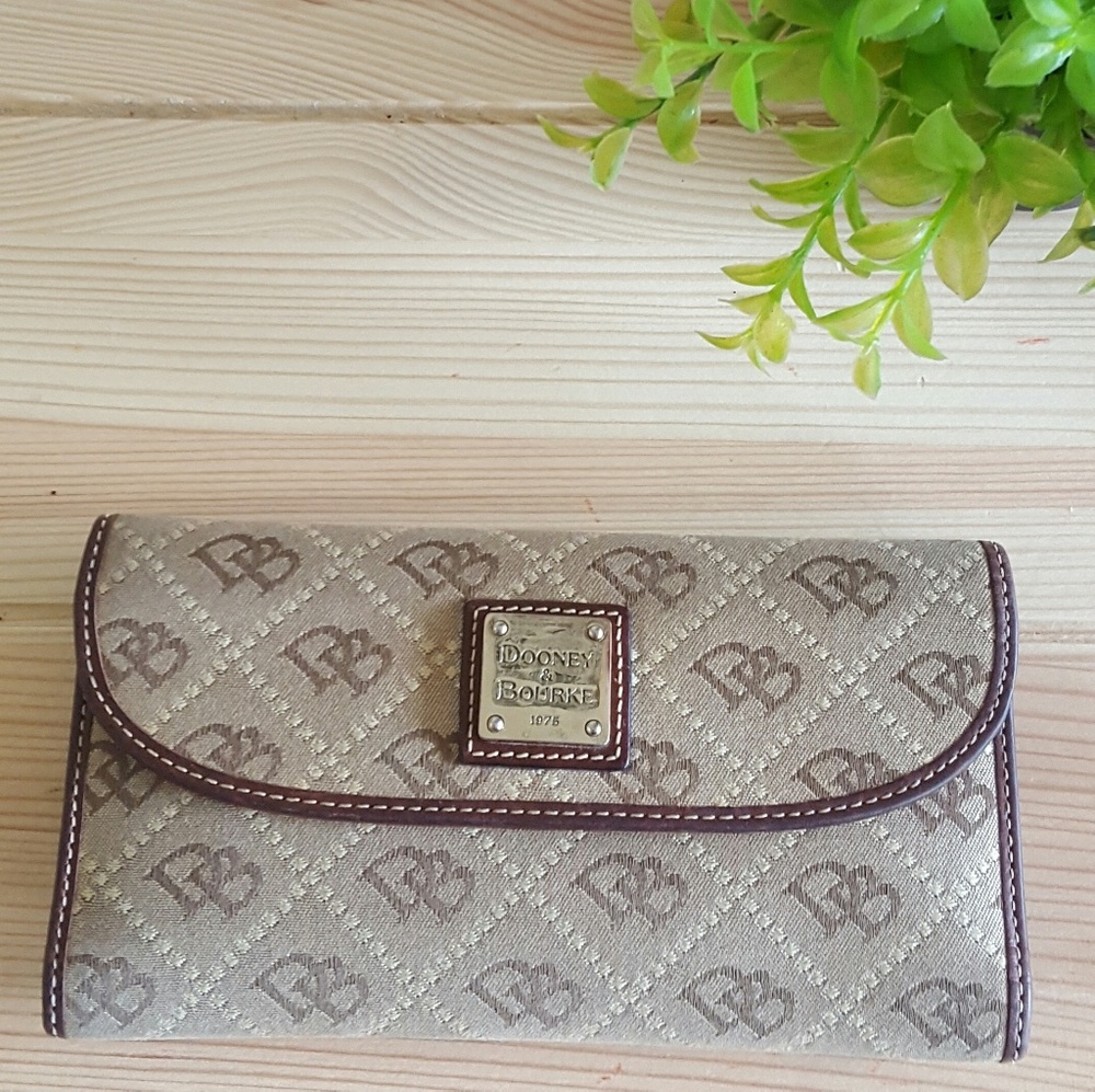 🎉Dooney and Bourke Wallet