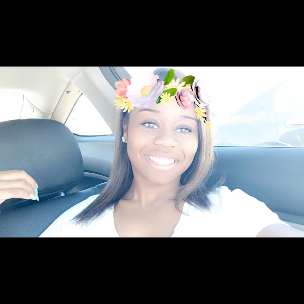 Meet your Posher, Nia