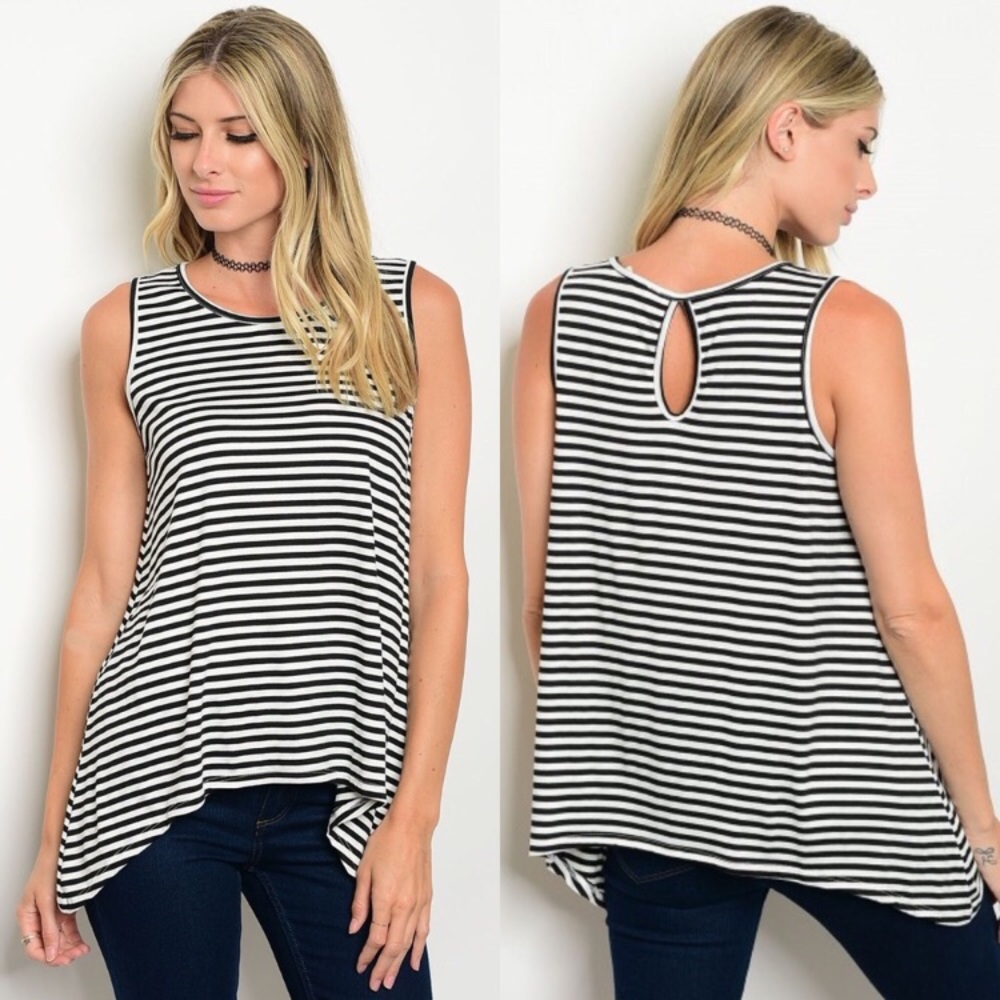 ✨Last one✨Black and ivory striped top