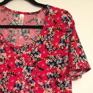 Medium perfect T floral LulaRoe EUC