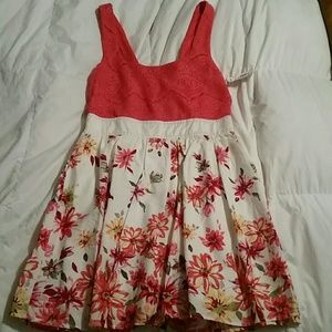 Cute summer dress. NWT! ! Size 9.