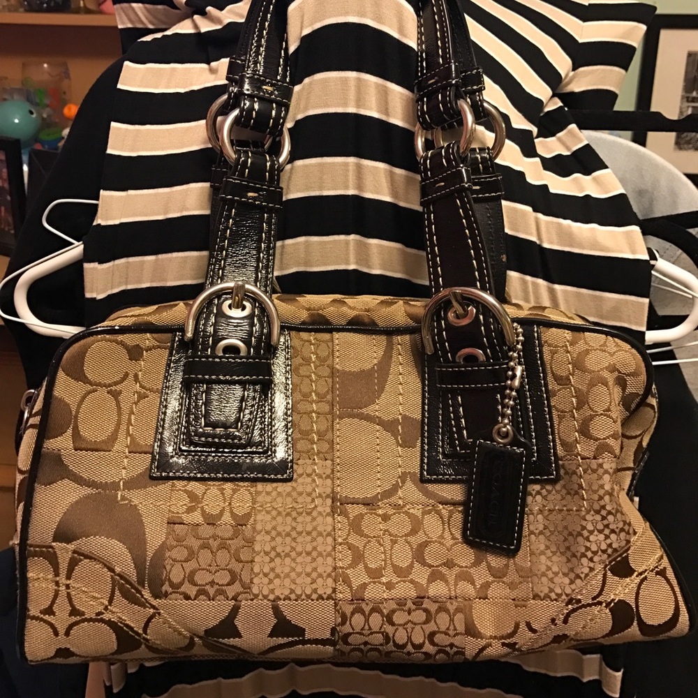 Authentic Coach handbag AMAZING Condition
