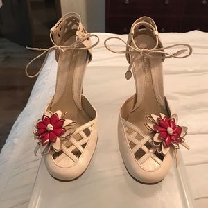 Vía Spiga Tan Heels with Red Flower Detail