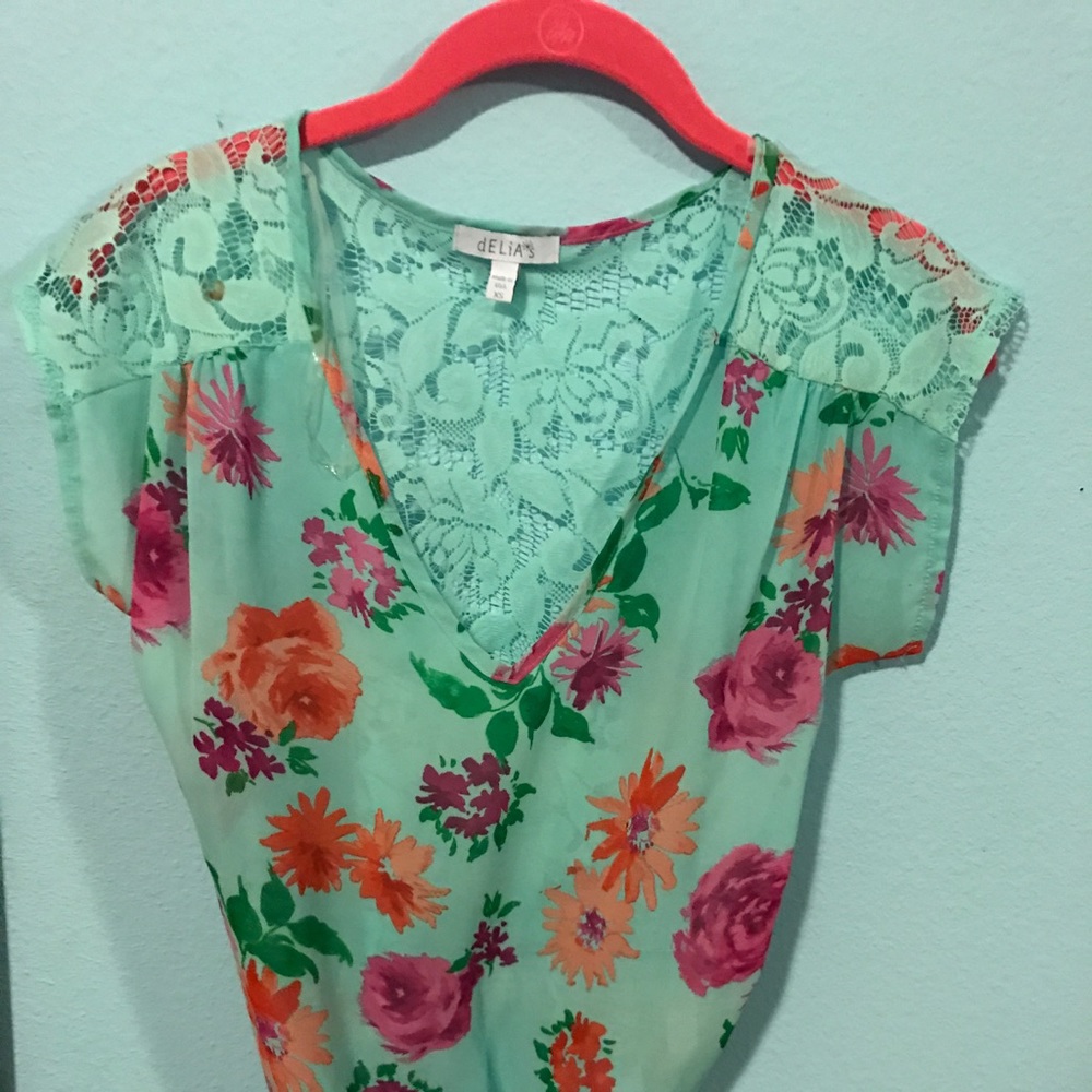 Super cute sold out top! Perfect condition