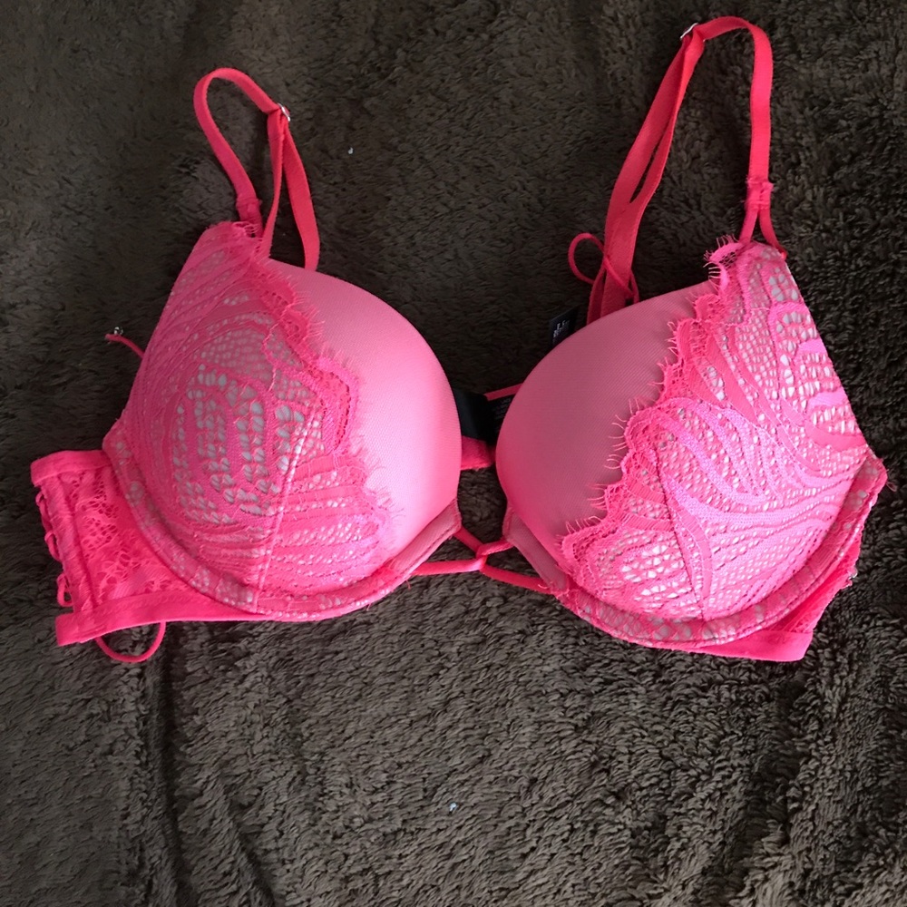 VICTORIAS SECRET BOMBSHELL PUSH UP BRA 32A