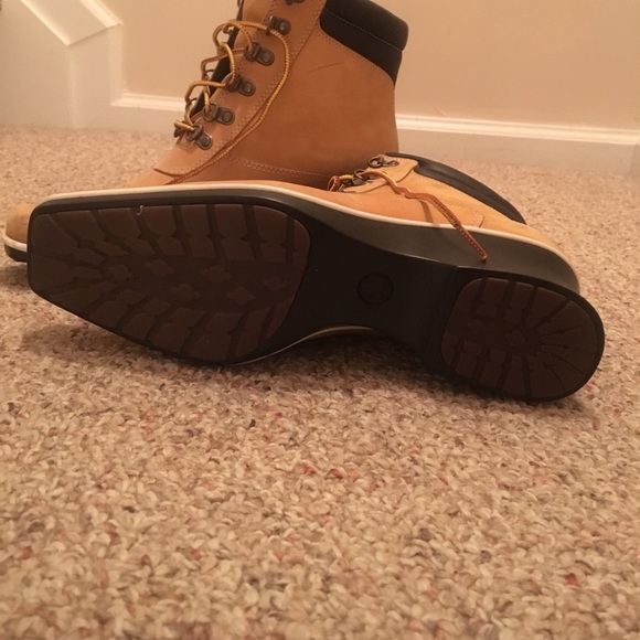 Timberland Heel Boots - Picture 2 of 4