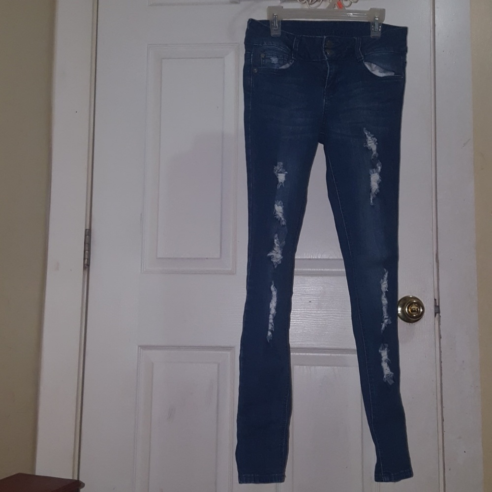 Ripped skinny jeans