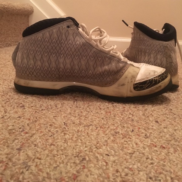 Jordan 23 size 9.5 - Picture 3 of 5