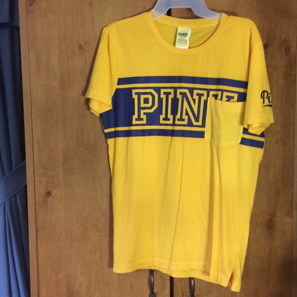 Pink (VS) Campus Tee size XSmall