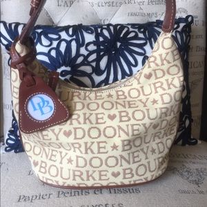 Dooney and Burke
100% Authentic Beige purse