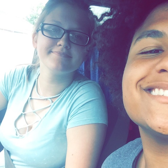 Meet your Posher, Beth - Picture 1 of 1