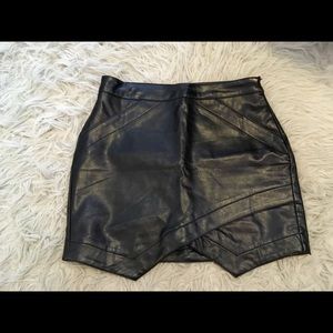 Black Leather Mini Skirt 💃🏽