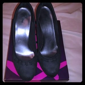 Navy Ruffle Trim Pumps